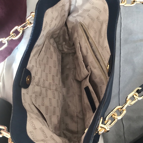 Big Blue Micheal Kors Purse - Picture 4 of 5